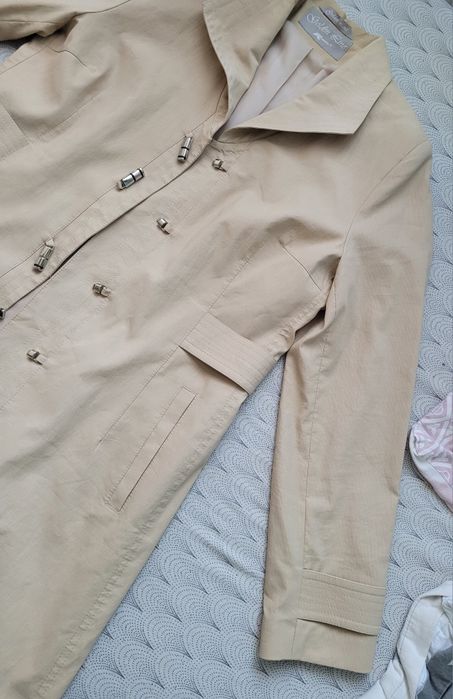 Beżowy płaszcz r. 42