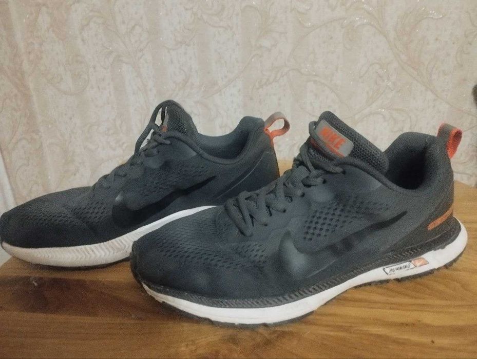 Кросівки Nike Air Zoom Guide Running розмір 41, устілка 26 см.