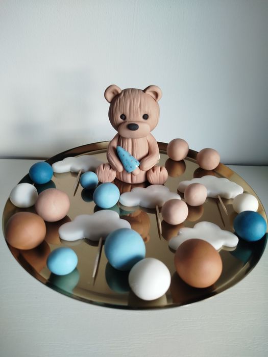 Dekoracja na tort roczek chrzest miś kule chmurki