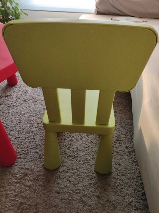 ofereço cadeira na compra da mesa plastica,tudo em boas condições