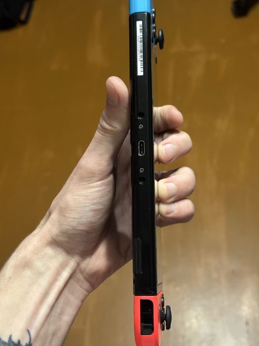 Nintendo Switch v2 + 128GB + повний комплект