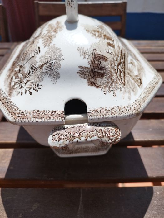 Terrina da Real Fábrica de Sacavém