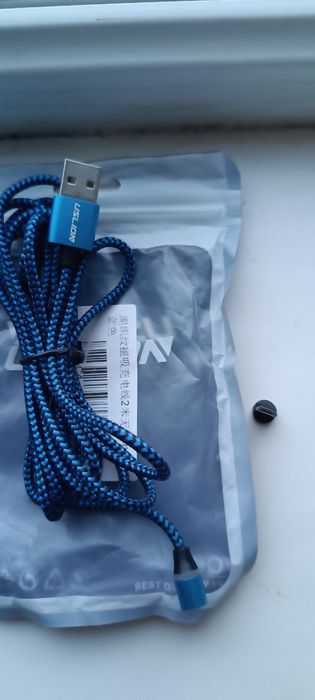 Шнуры для зарядки телефона на магнитах.