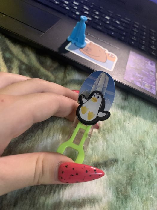 Figurka katapulta kinder pingwin
