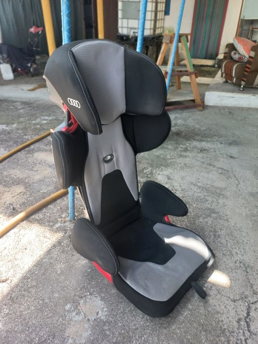 Cadeira de criança para carro preto da Audi