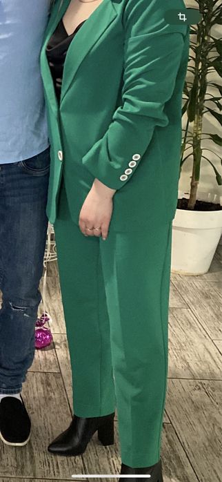 Брючний костюм смарагдового кольору