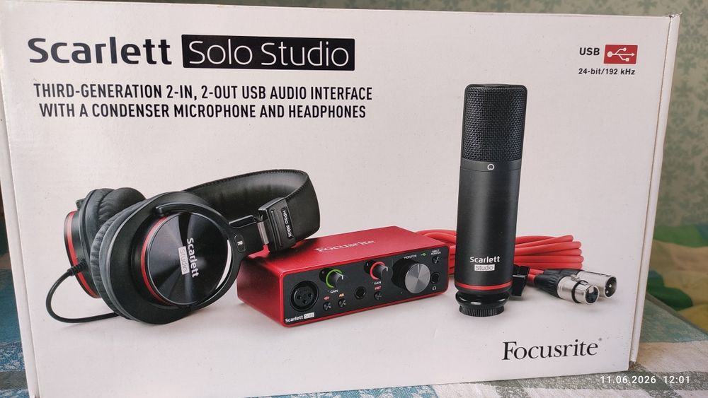 Focusrite Scarlett Solo Studio 3rd Gen — повний комплект студія (тримач мікрофону в подарунок)
