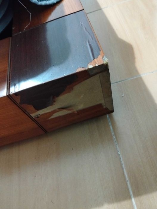 Vendo cama em cerejeira com estrado e mesas de cabeceira