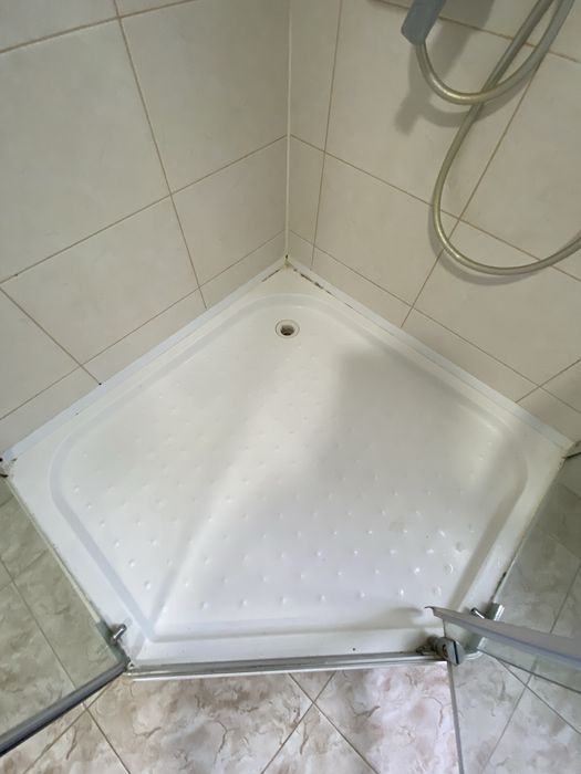 Душова кабіна 100*100 з піддоном ( відсутні болти та кріплення)