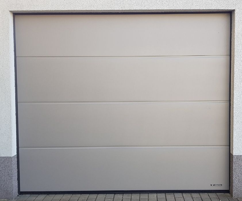 Brama segmentowa 2500x2125 UniTherm Wiśniowski z napędem od ręki