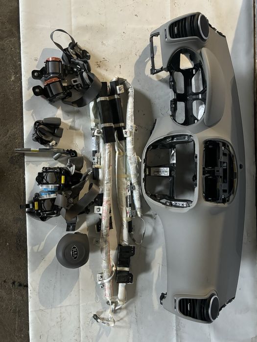 Торпедо панель Airbag подушка руля ремінь штора(комплект) Kia Soul EV