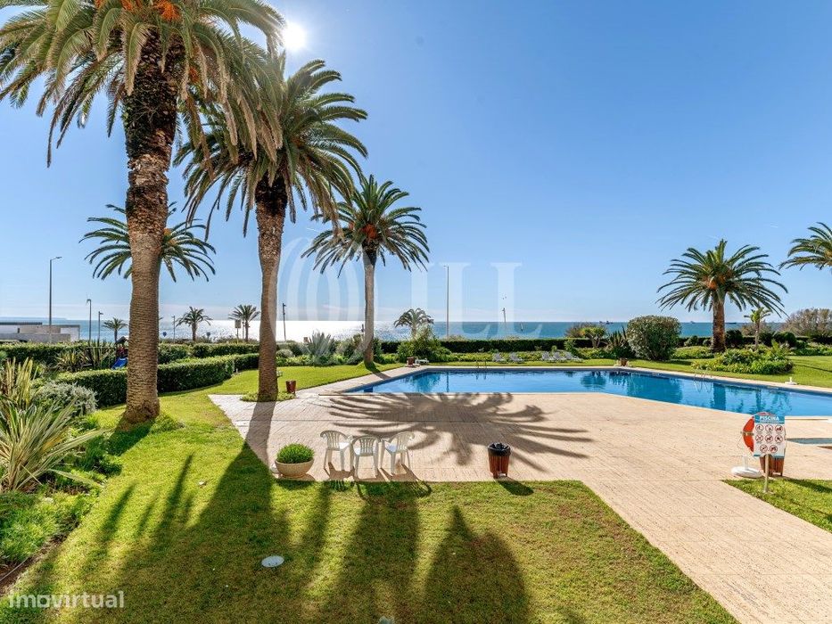 Apartamento T3 primeira linha de mar em Cascais