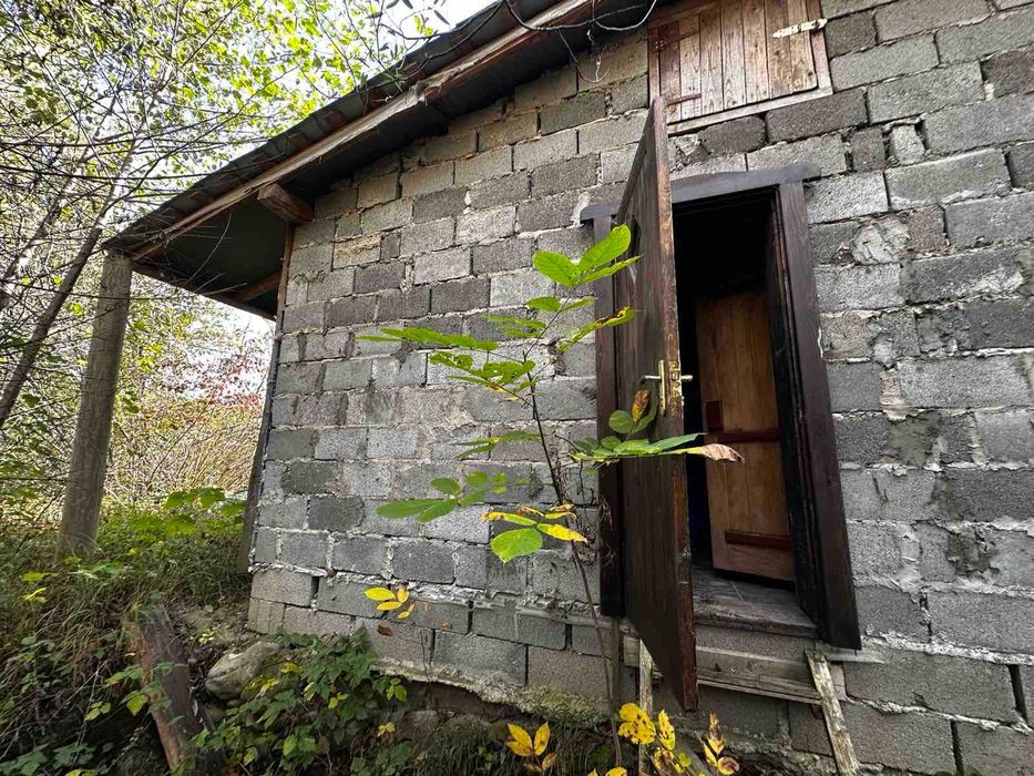 Продається сауна з жилим будинком в смт. Дубове