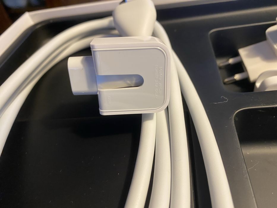 Oryginalny kabel zasilający Apple do MacBook + EU/US wtyczki – NOWY