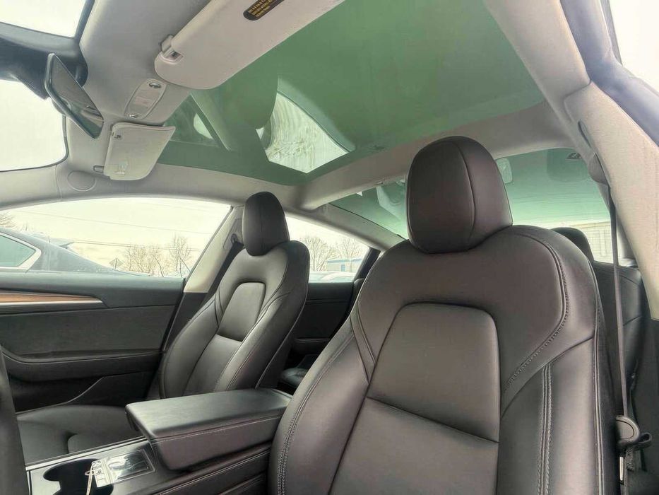 Tesla Model 3 Long Range      2023