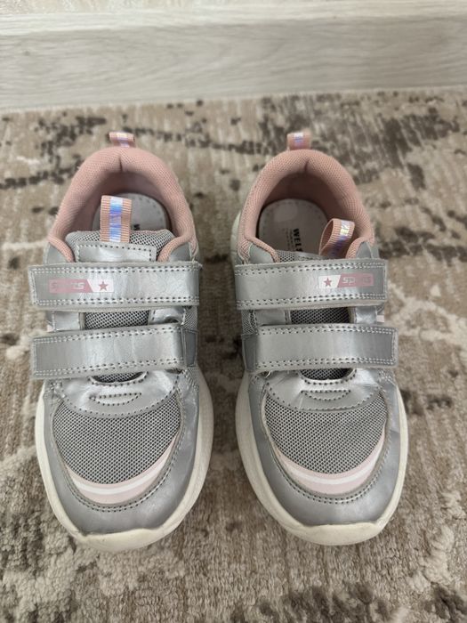 Кросівки для дівчинки