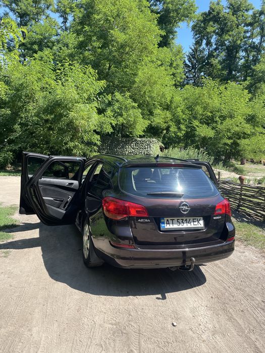 ТЕРМІНОВИЙ ПРОДАЖ Opel Astra j 2012 рік 1.3