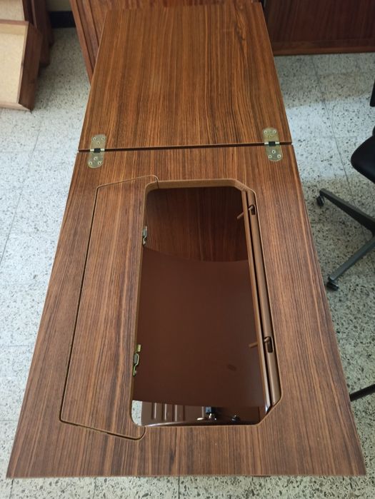 Móvel máquina de costura