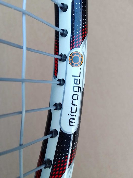 Rakieta head Radical Pro Microgel jak Wilson Yonex