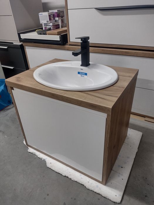 Promocja Szafka łazienkowa blum lakier