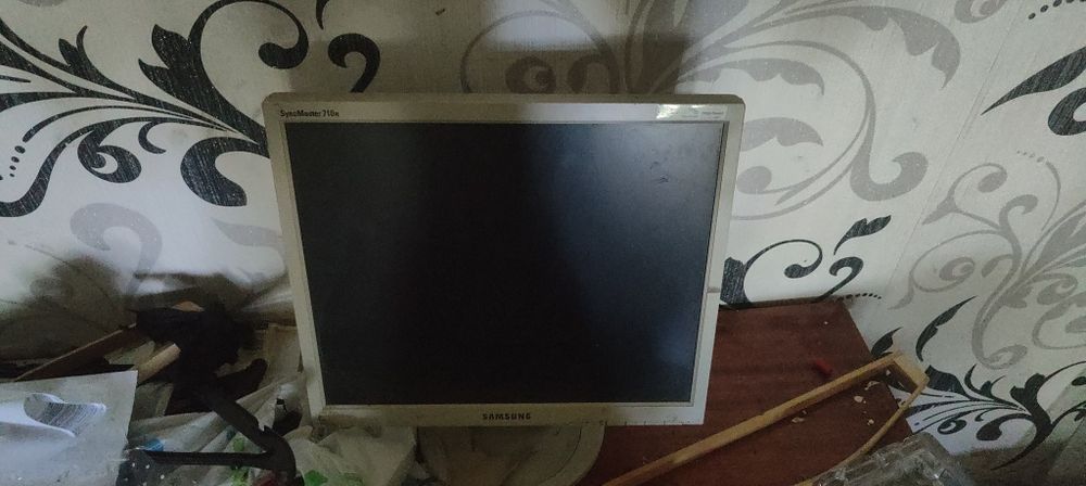 Монитор до ПК Samsung SincMaster 710N