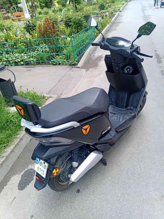 Продам єлектро скутер Yadea T5