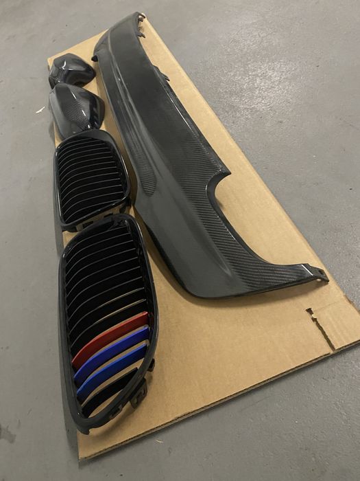 Spoiler Difusor escape Carbono/ grelhas frontais/ Capas cocas espelhos Carbono BMW Série 3 Coupe E92 Cábrio E93