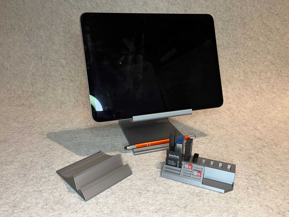 Zestaw stojakow na tablet, telefon, pendrive USB, MicroSD