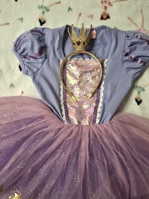 Ніжне плаття принцеси з короною (3–5 років)
