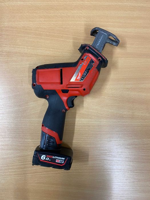 Piła szablasta MILWAUKEE M12 CHZ + bateria M12 6.0Ah
