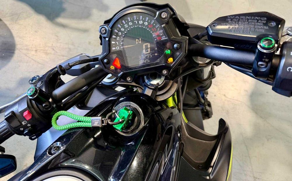 Moto Kawasaki Z650  (35 KW)