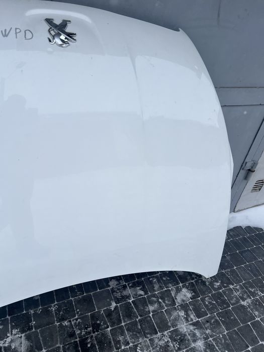 Peugeot 508 капот.