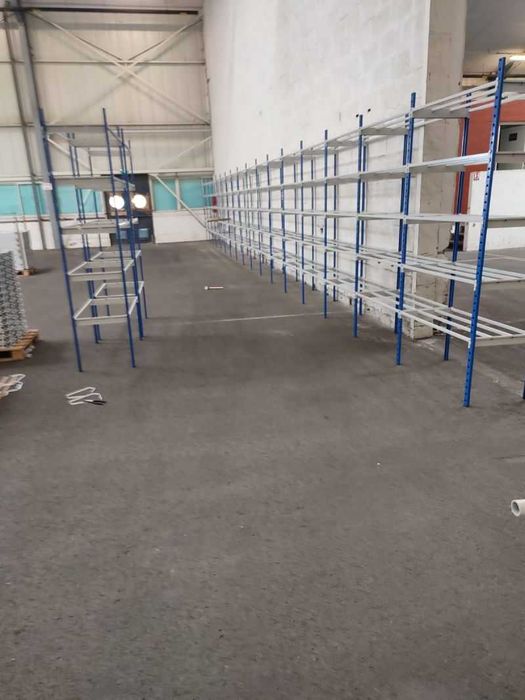 Estantes de Armazenamento Versáteis para Carga Manual