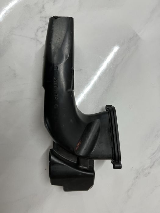 Шноркель Ducati Diavel з лівого боку впускного каналу 44212281B