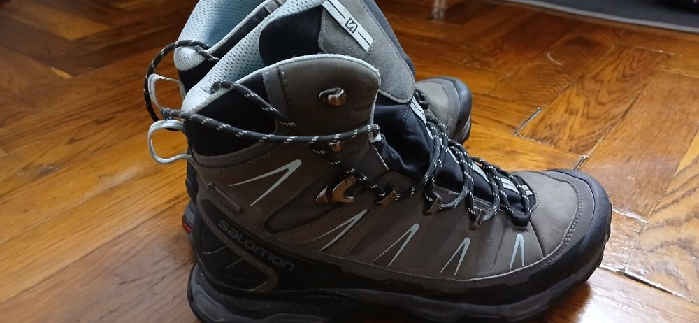 Продам! Зимові черевики Salomon.В гарному стані.