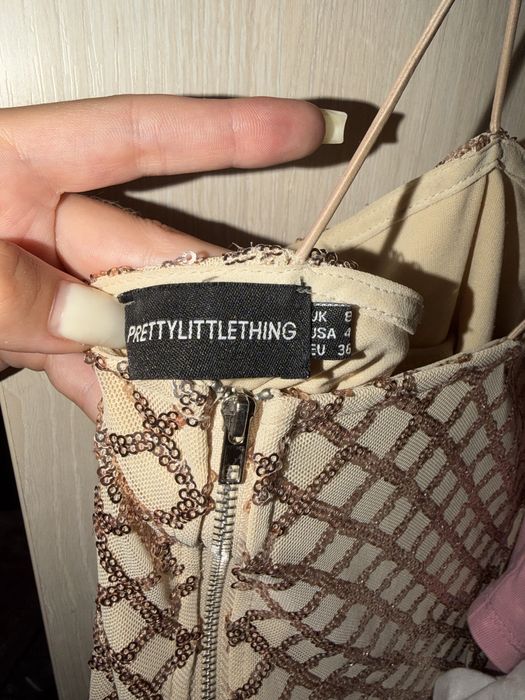 Сукня prettylittlething у паєтках