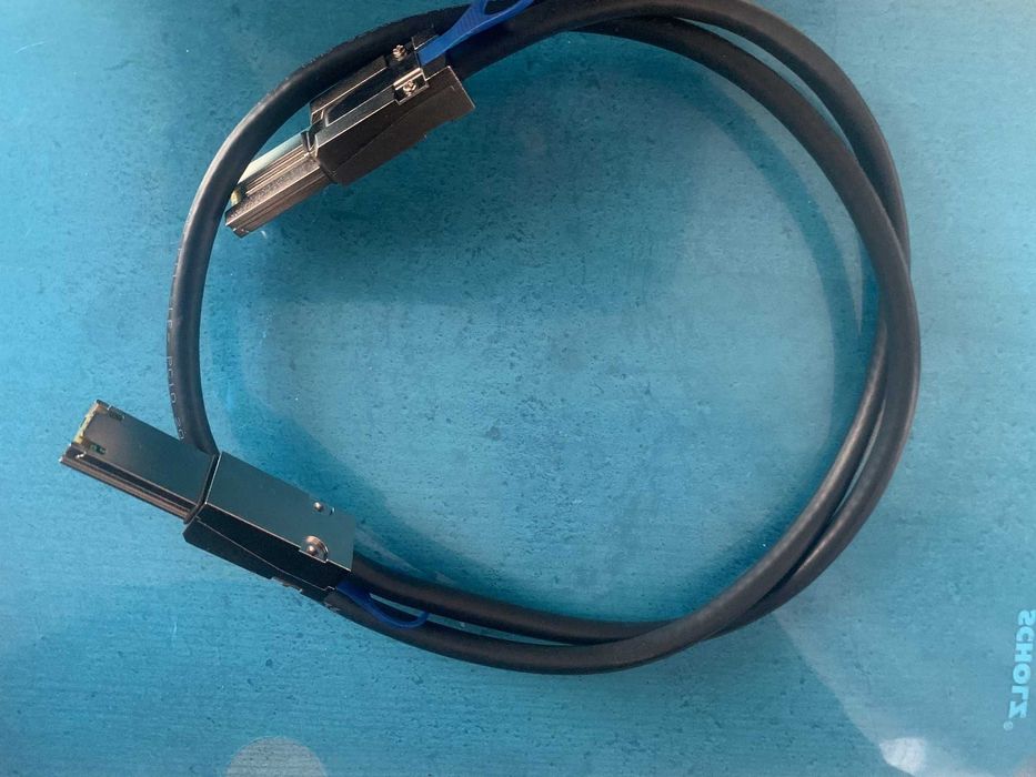 Кабель с разъемами Mini SAS