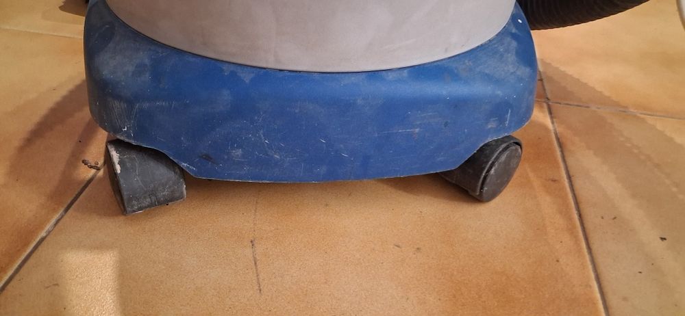 Aspirador de pó e líquidos