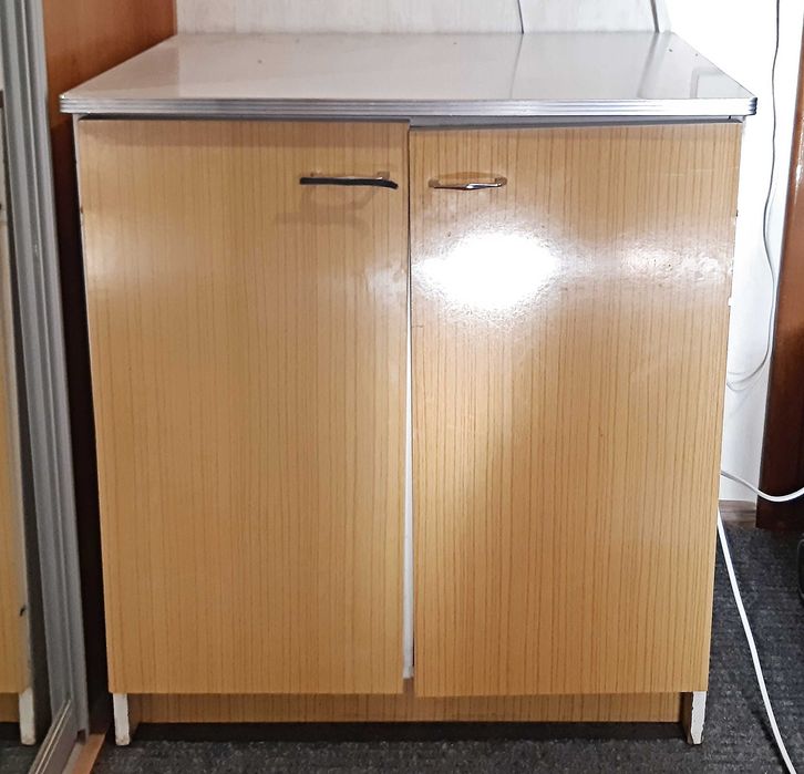 тумба кухонная с 2 дверцами 3 полки 2 ручки 2 магнитика защелки