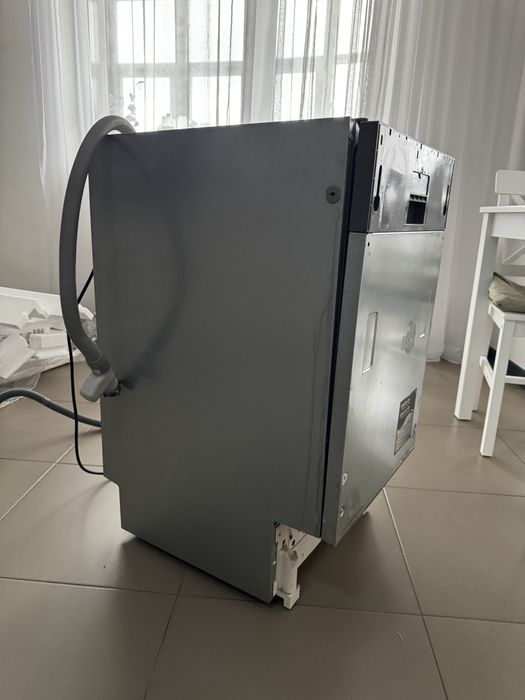 Посудомийна машина HOTPOINT LSTB6B00 EU