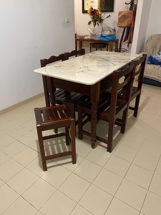 Conjunto de mesa de jantar + cadeiras