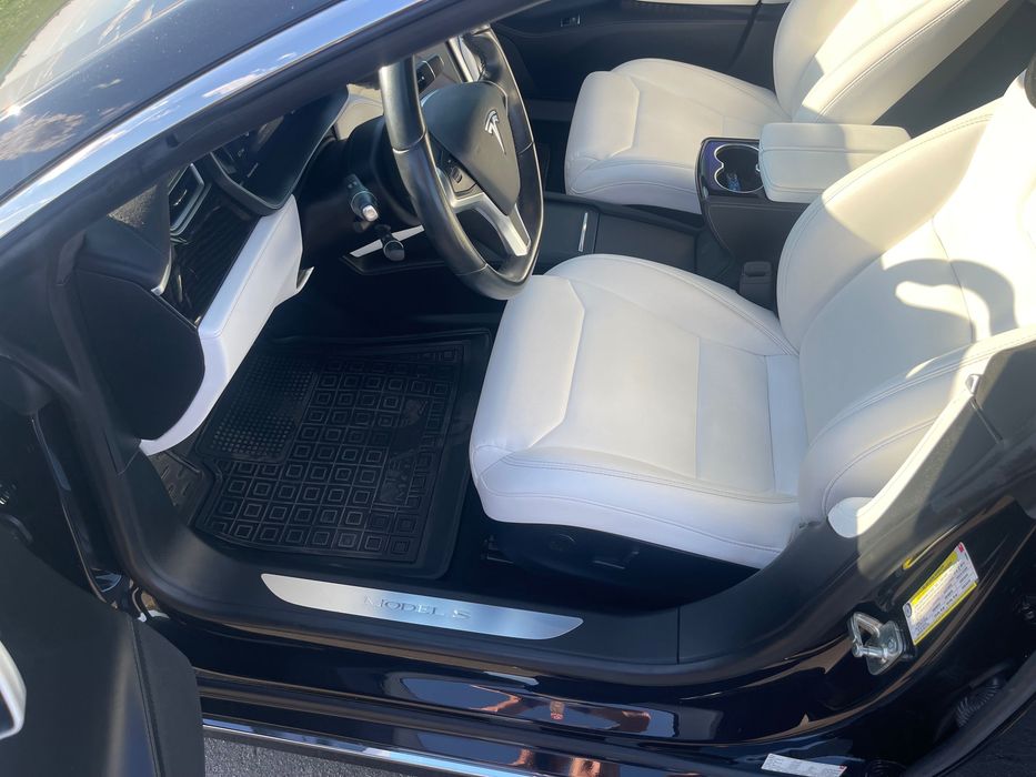 Авто Tesla s 75D
