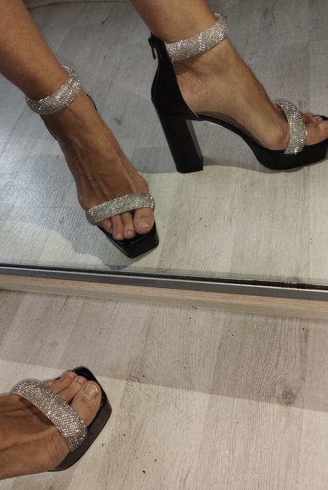 Натуральні шкіряні босоніжки bratz  зі смарагдами 25,0-25,5