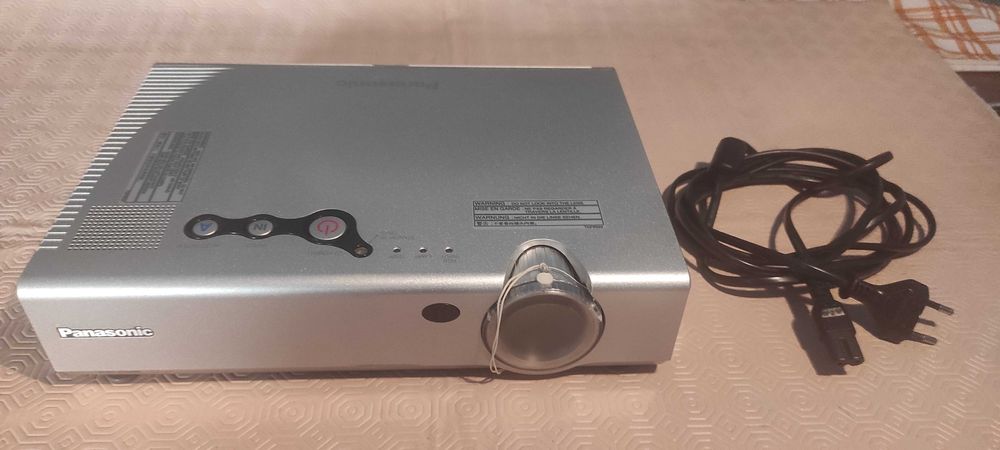 Panasonic PT-LC56E video projector with new spare lamp.64170825731458120