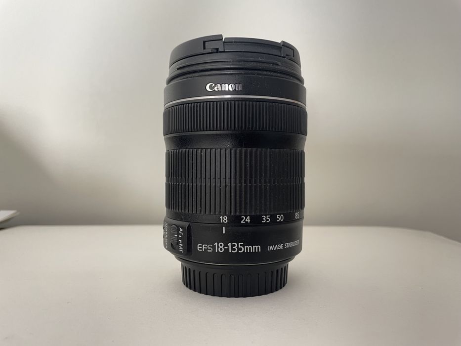 Canon EOS 750D + EF-S 18-135mm f/3.5-5.6 IS STM