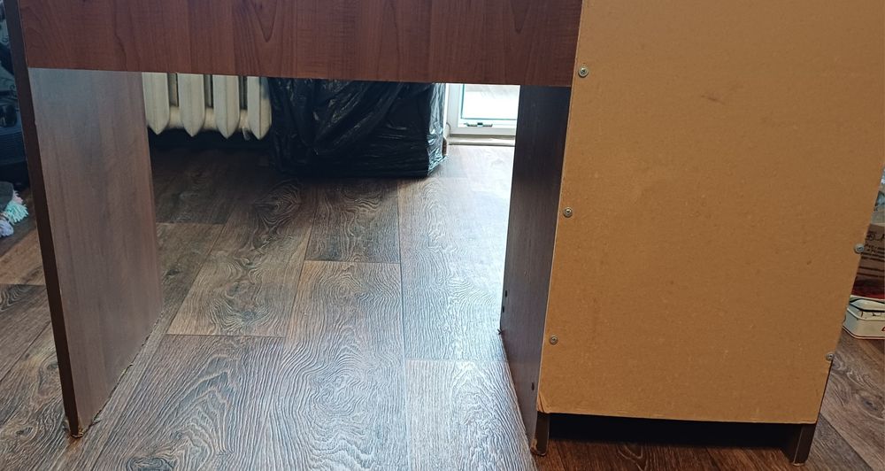 Стіл комп'ютерний офісний