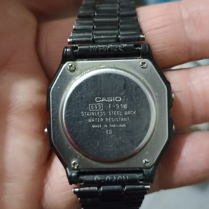 Relógio Casio bem funcional prova de Água