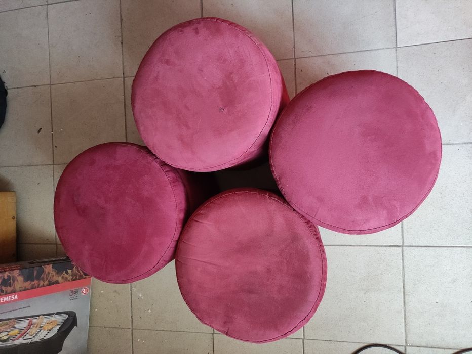 Puff cinzento preto cor de rosa.