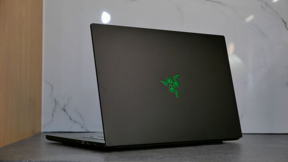Laptop Razer Blade Advanced 15 i7 8750H 32GB DDR4 144Hz RTX 2080 MQ