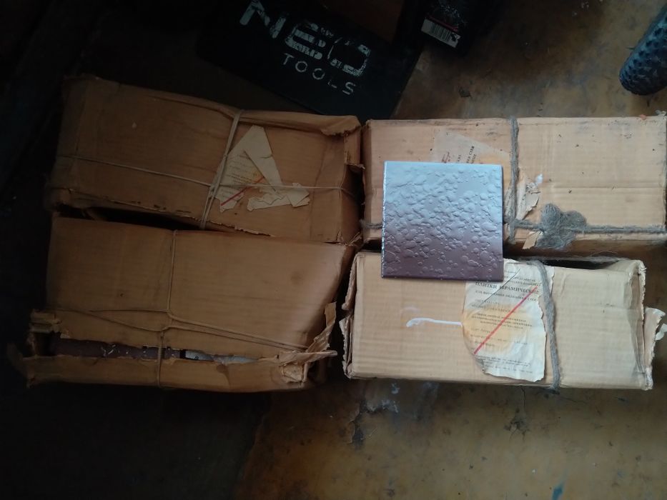 Кахель 150/150 кухня вана.